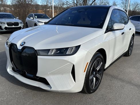 New 2026 BMW iX xDrive45 w/ Premium Package AWD/4WD image 5