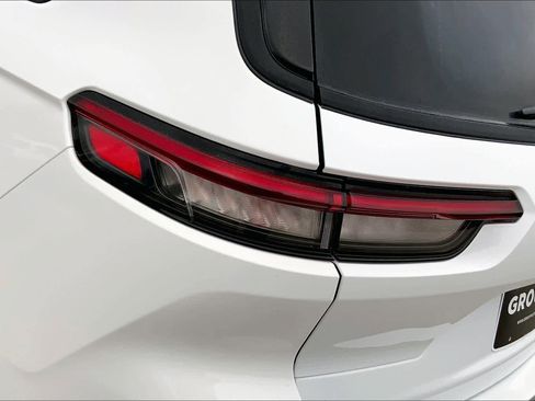 Used 2024 Jeep Grand Cherokee L Laredo image 54