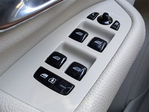 Used 2021 Volvo XC90 T5 Momentum w/ Climate Package image 27