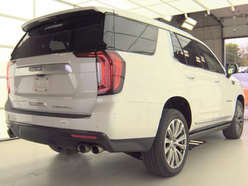 Used 2021 GMC Yukon Denali w/ Denali Premium Package AWD/4WD image 3