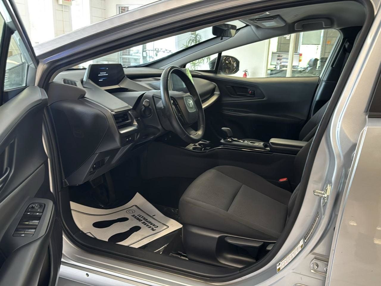 Used 2024 Toyota Prius LE FWD image 7