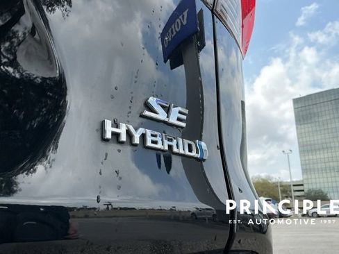 Used 2022 Toyota RAV4 SE image 11