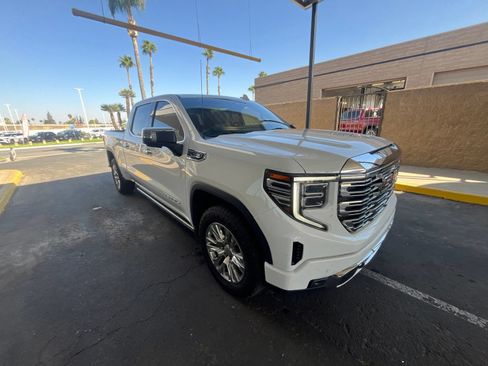 Used 2023 GMC Sierra 1500 Denali w/ Technology Package AWD/4WD image 3