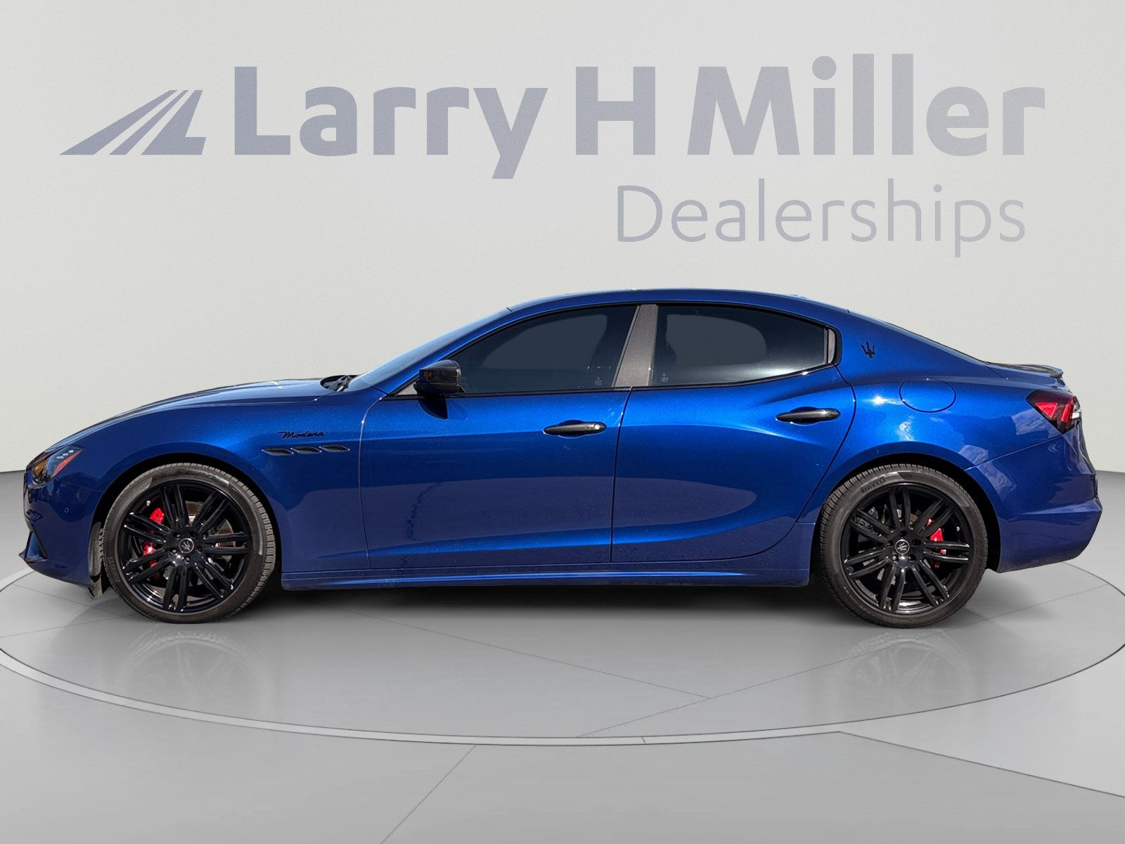 Used 2023 Maserati Ghibli Modena Q4 AWD/4WD image 2