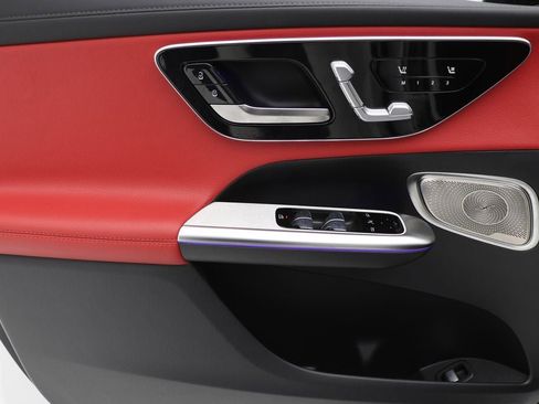 Used 2025 Mercedes-Benz GLC 300 4MATIC image 19