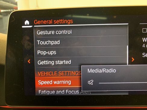 Used 2022 BMW 540i xDrive w/ M Sport Package image 37