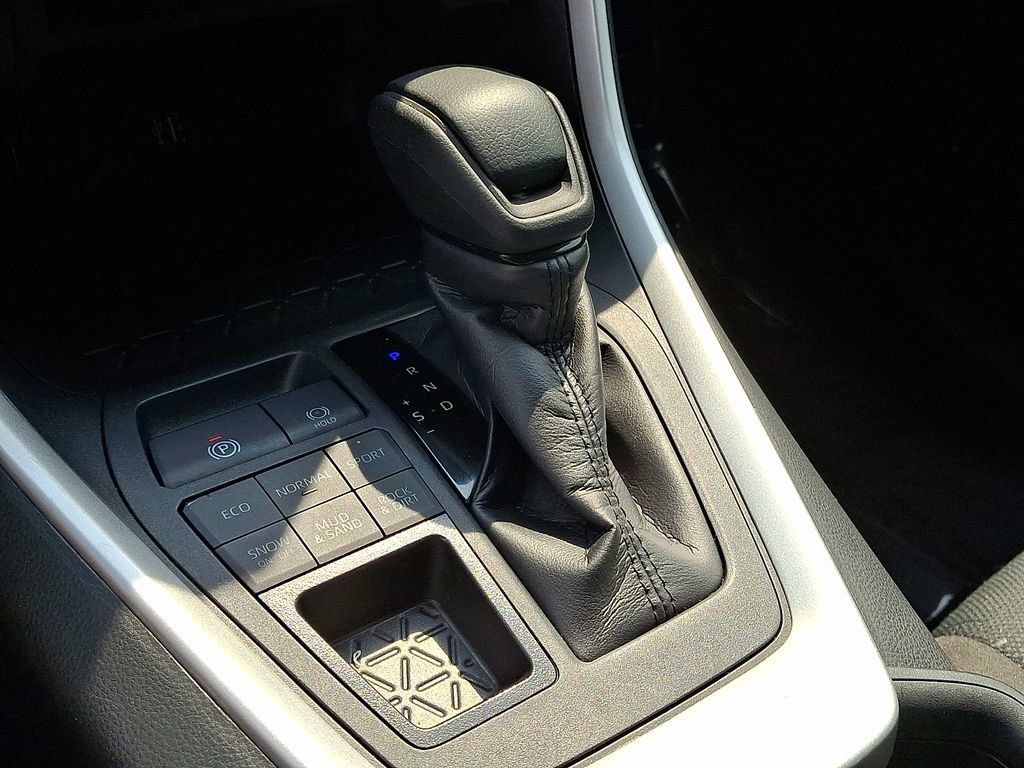 Certified 2025 Toyota RAV4 XLE AWD/4WD image 17