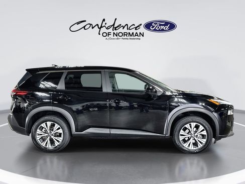 Used 2023 Nissan Rogue SV image 10