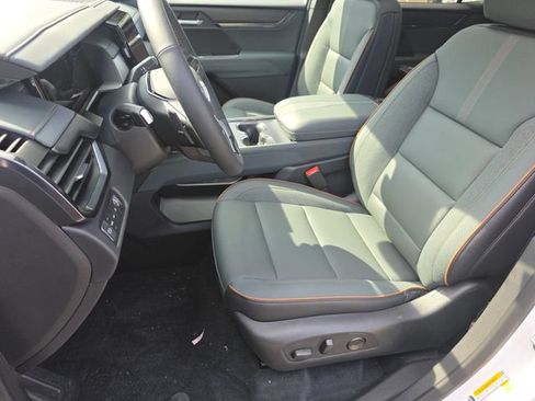 New 2026 GMC Acadia AT4 w/ Luxury Package AWD/4WD image 24