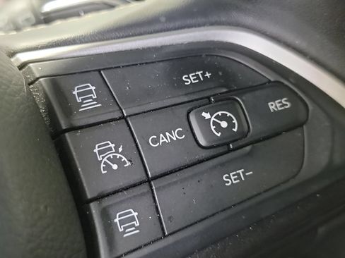 Used 2021 Jeep Grand Cherokee L Laredo AWD/4WD image 33