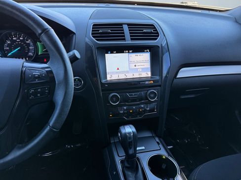 Used 2018 Ford Explorer XLT w/ Equipment Group 201A image 11