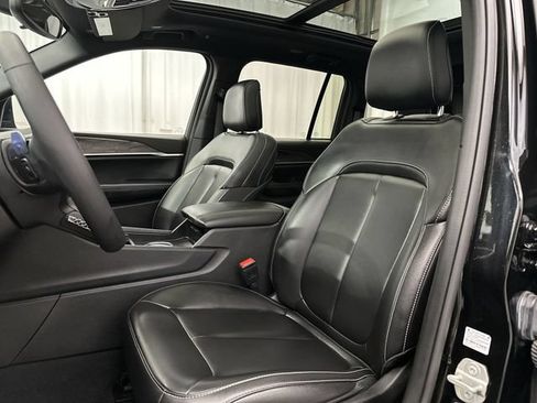 Used 2024 Jeep Grand Cherokee Limited w/ Trailer Tow Package AWD/4WD image 17