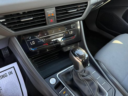 Used 2026 Volkswagen Jetta SE FWD image 16