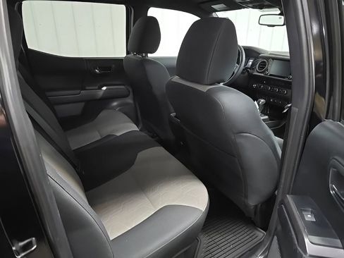 Used 2023 Toyota Tacoma TRD Off-Road image 17