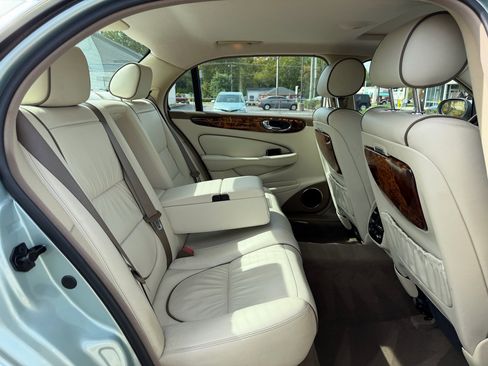 Used 2005 Jaguar XJ8 L image 25