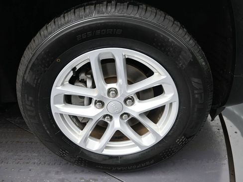 Used 2023 Jeep Grand Cherokee Laredo AWD/4WD image 9