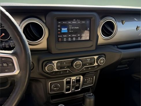 Used 2018 Jeep Wrangler Unlimited Sahara w/ Cold Weather Group image 17