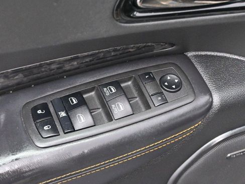 Used 2022 Dodge Durango R/T w/ Hemi Orange Plus Package AWD/4WD image 11