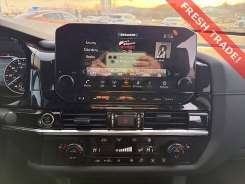 Used 2023 Nissan Pathfinder SL image 16