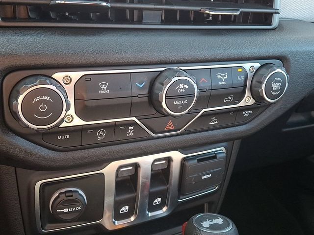 Used 2025 Jeep Wrangler Sport AWD/4WD image 14