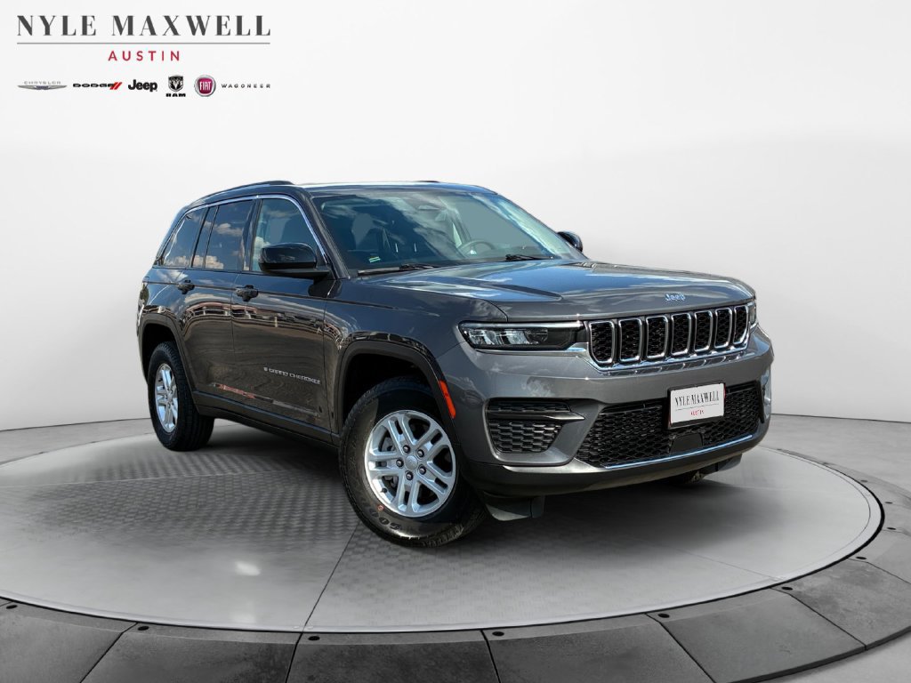 Used 2023 Jeep Grand Cherokee Laredo AWD/4WD image 2