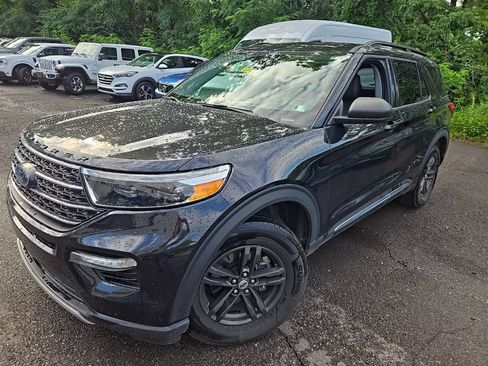 Used 2021 Ford Explorer XLT w/ Equipment Group 202A AWD/4WD image 3