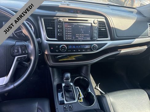 Used 2019 Toyota Highlander XLE image 11
