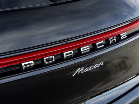 Certified 2025 Porsche Macan image 19