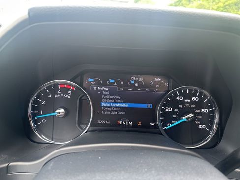 Used 2022 Ford F250 Lariat w/ Black Appearance Package AWD/4WD image 9