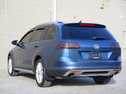 Used 2017 Volkswagen Golf Alltrack SE image 5