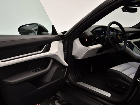 Used 2025 Porsche Taycan image 37
