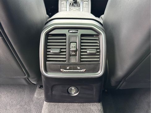 Used 2018 Porsche Macan Sport Edition AWD/4WD image 41