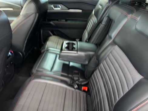 Used 2025 Ford Explorer ST-Line w/ ST-Line Street Pack AWD/4WD image 5