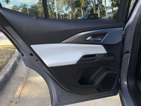 Used 2025 Chevrolet Equinox EV LT image 23