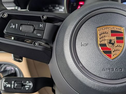 New 2026 Porsche Macan image 33