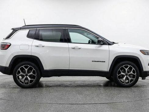 Used 2025 Jeep Compass Limited AWD/4WD image 11