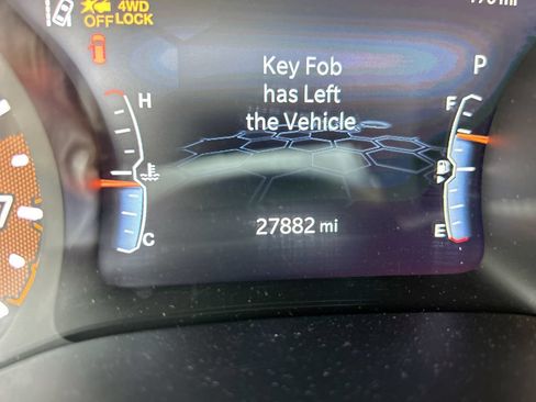 Used 2025 Jeep Compass Trailhawk AWD/4WD image 16