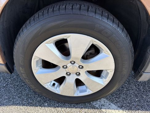 Used 2011 Subaru Outback 2.5i Premium w/ All-Weather Pkg image 10