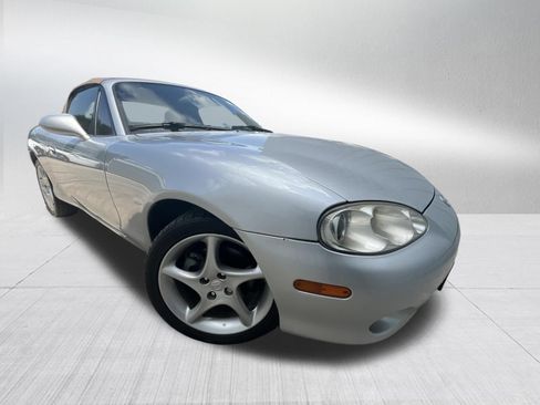 Used 2001 MAZDA MX-5 Miata RWD image 3
