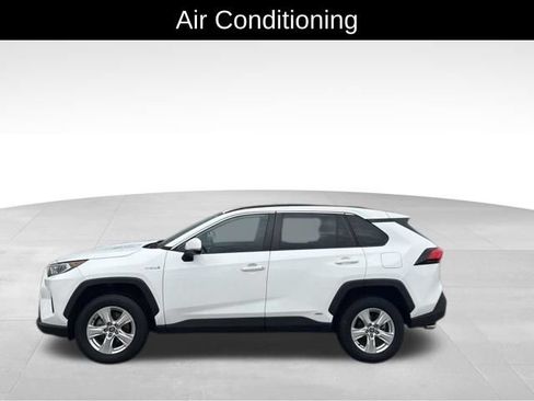 Used 2021 Toyota RAV4 XLE AWD/4WD image 5