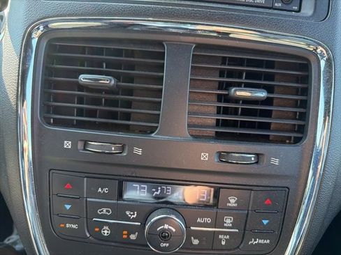 Used 2018 Dodge Grand Caravan GT image 28