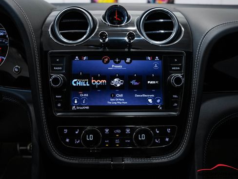 Used 2018 Bentley Bentayga image 77