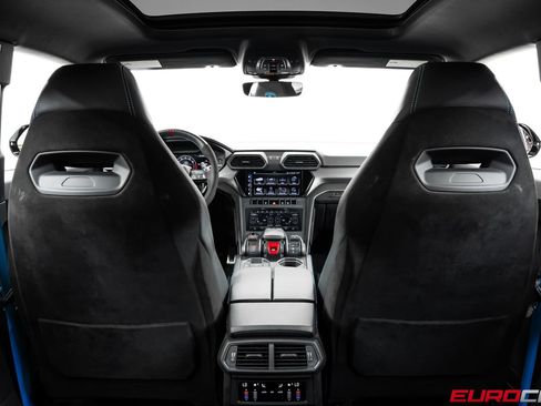 Used 2024 Lamborghini Urus Performante AWD/4WD image 34