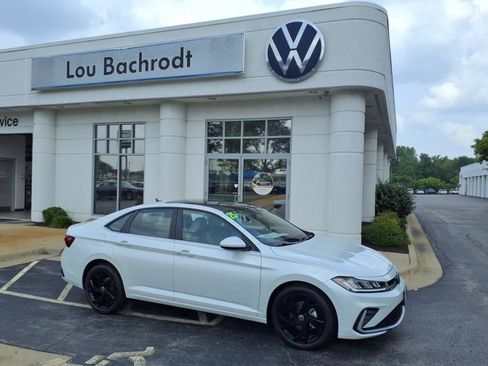 New 2025 Volkswagen Jetta SE image 1