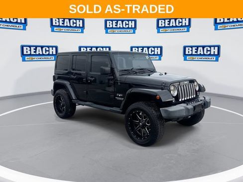 Used 2016 Jeep Wrangler Unlimited Sahara w/ Connectivity Group AWD/4WD image 2