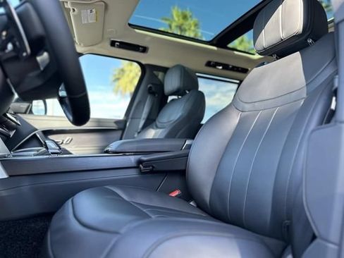 Used 2025 Land Rover Range Rover Long Wheelbase SE AWD/4WD image 13