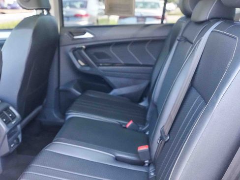 Used 2023 Volkswagen Tiguan SE w/ Panoramic Sunroof Package FWD image 19