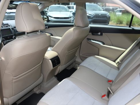 Used 2014 Toyota Camry XLE w/ Leather Package FWD image 16