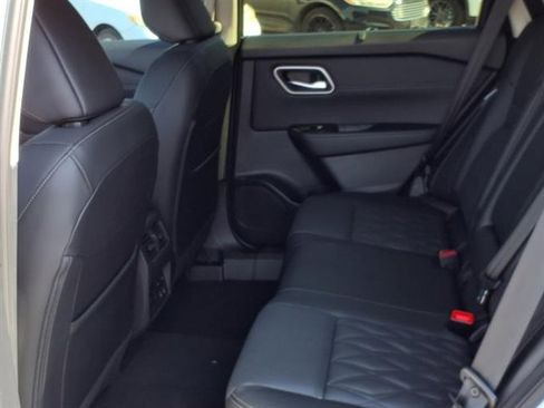 New 2026 Nissan Rogue Platinum image 10