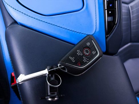 Used 2022 Chevrolet Corvette Stingray Premium Conv w/ Z51 Performance Package RWD image 33